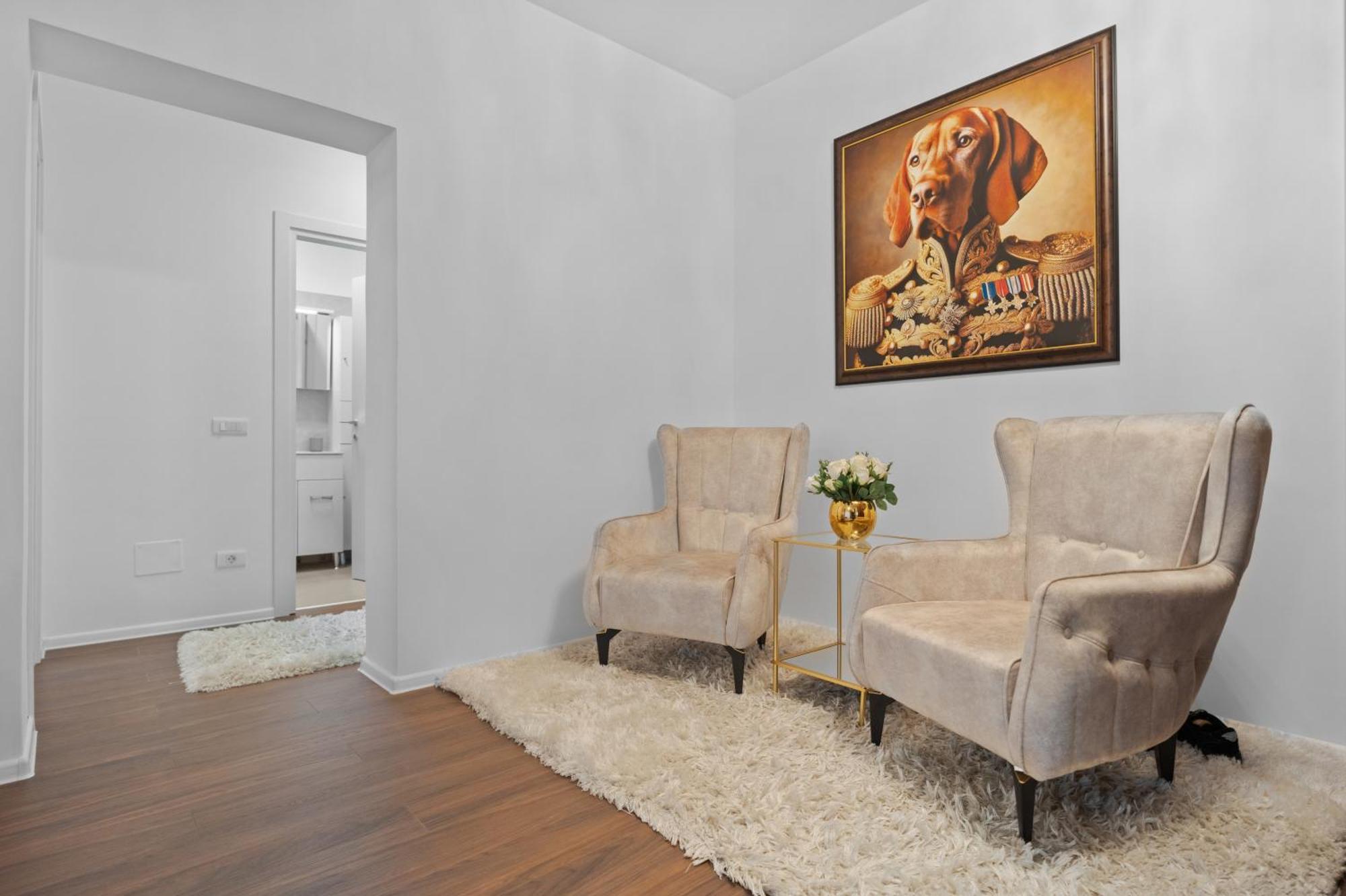 Apartment Stylish Gold Accents Bucharest