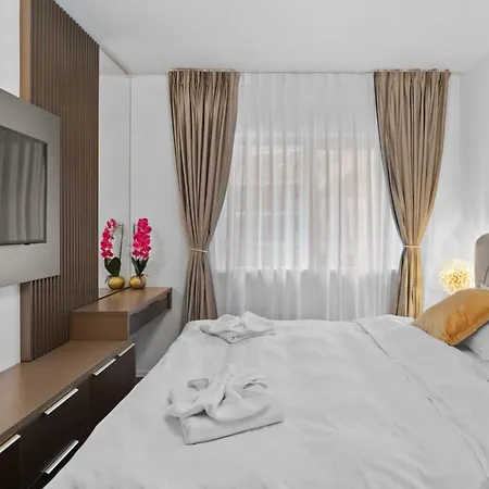 Stylish Gold Accents Apartment Bucharest Exterior photo