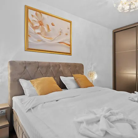Stylish Gold Accents Apartment Bucharest Exterior photo