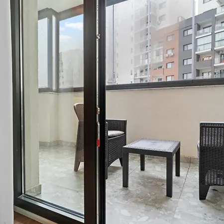 Stylish Gold Accents Apartment Bucharest Exterior photo